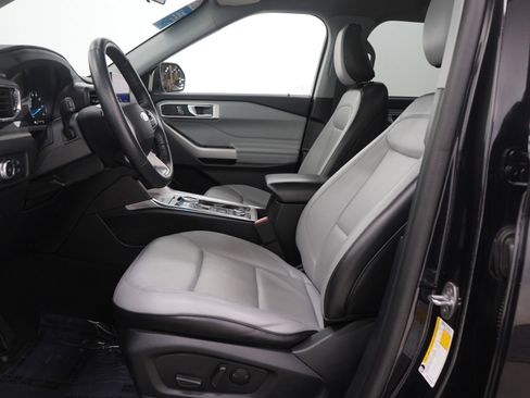 Used 2021 Ford Explorer XLT w/ Equipment Group 202A image 24