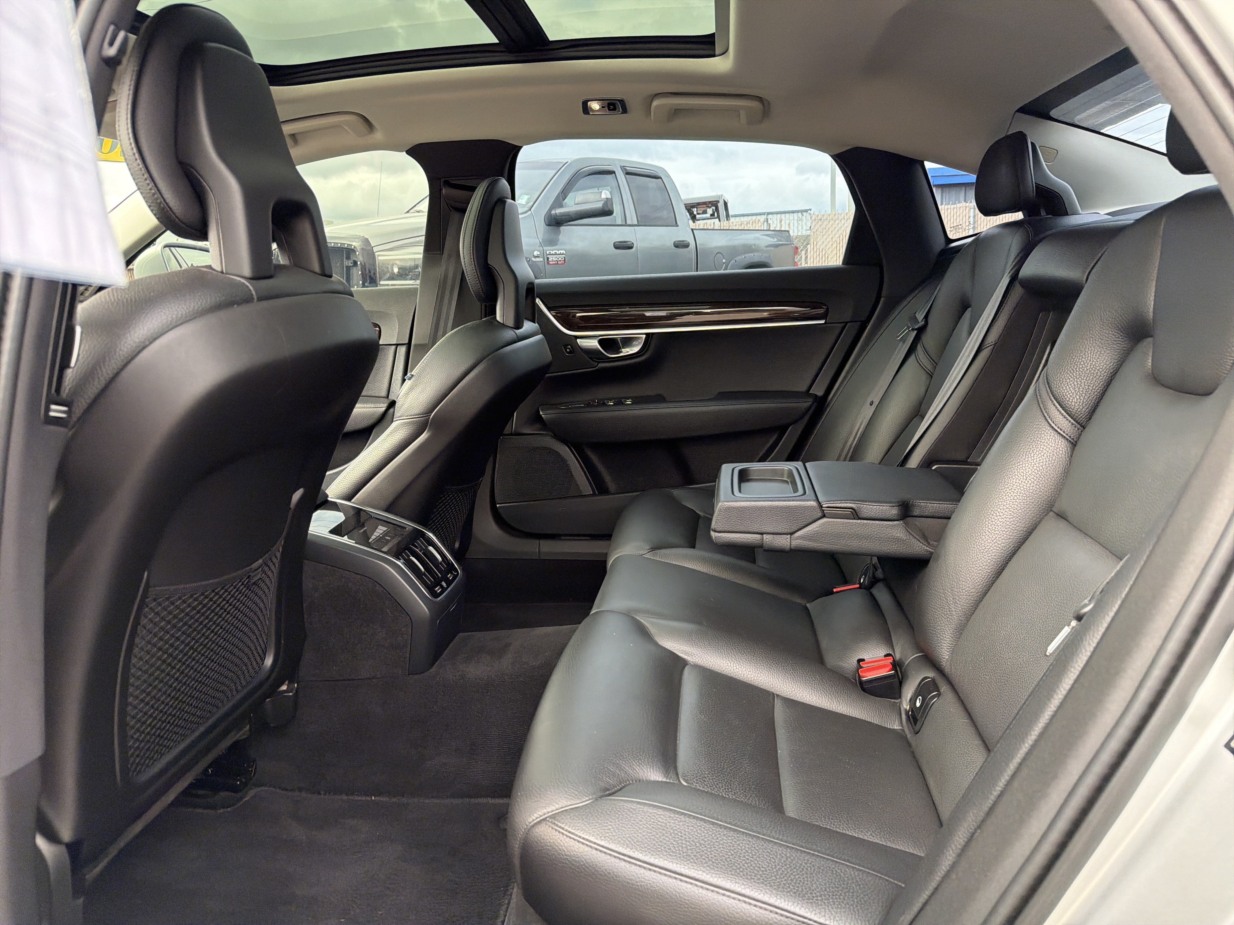 Used 2018 Volvo S90 T5 Momentum w/ Convenience Package AWD/4WD image 10