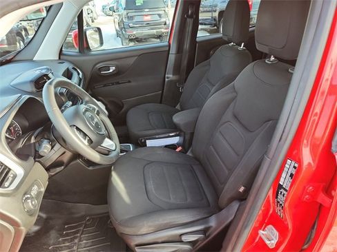 Used 2018 Jeep Renegade Latitude image 18