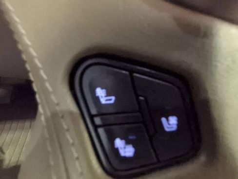 Used 2019 GMC Yukon XL SLT w/ Premium Edition image 18