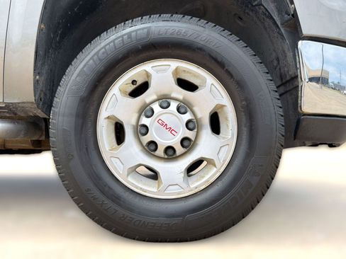 Used 2008 GMC Sierra 2500 SLE w/ Z71 Off-Road Package image 11