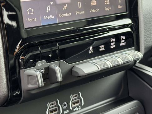 New 2026 RAM 2500 Big Horn AWD/4WD image 7