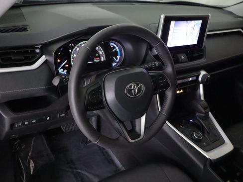 Used 2025 Toyota RAV4 XLE w/ Convenience Package AWD/4WD image 11