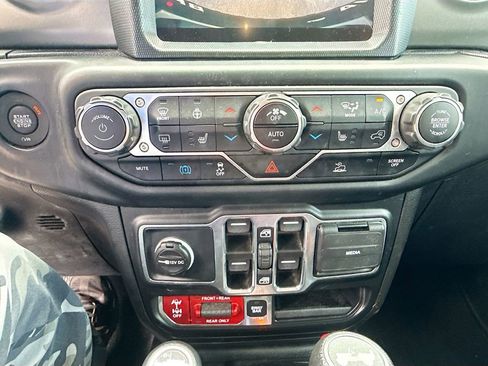 Used 2023 Jeep Wrangler Unlimited Rubicon 4xe w/ Cold Weather Group AWD/4WD image 17