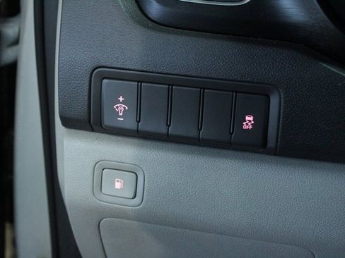 Used 2018 Kia Sedona L image 12