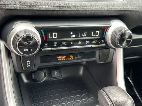 Used 2020 Toyota RAV4 LE AWD/4WD image 23
