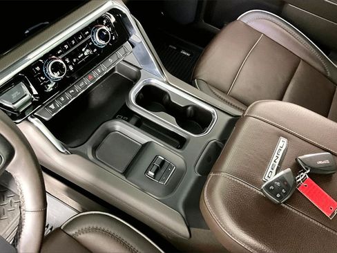 Used 2024 GMC Sierra 2500 Denali w/ Denali Reserve Package image 18