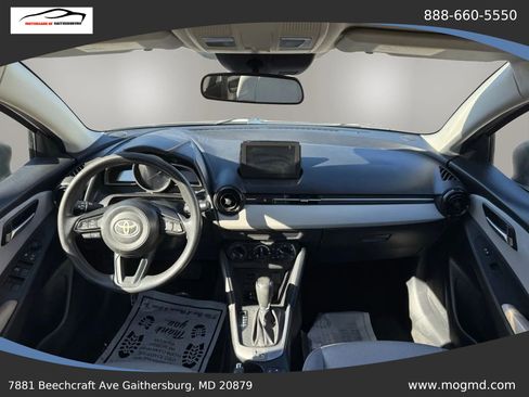 Used 2019 Toyota Yaris L image 18