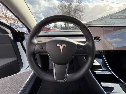 Used 2018 Tesla Model 3 Long Range image 11