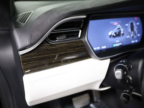 Used 2016 Tesla Model X Performance image 24