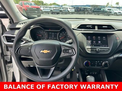 Used 2023 Chevrolet TrailBlazer LS w/ LPO, Blackout Package FWD image 17
