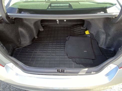 Used 2017 Toyota Camry image 9