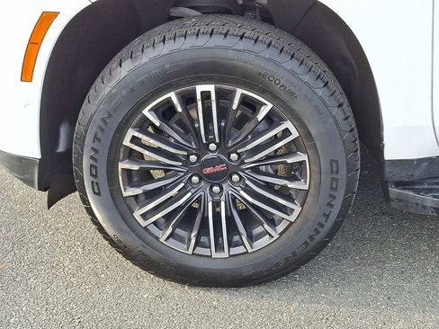 Used 2025 GMC Yukon XL Elevation image 9