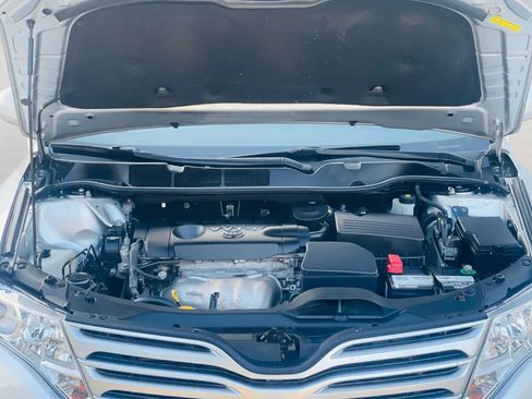 Used 2011 Toyota Venza AWD image 16