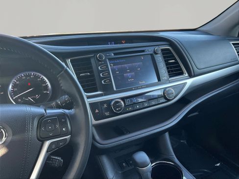 Used 2019 Toyota Highlander XLE w/ Protection Package #3 FWD image 9