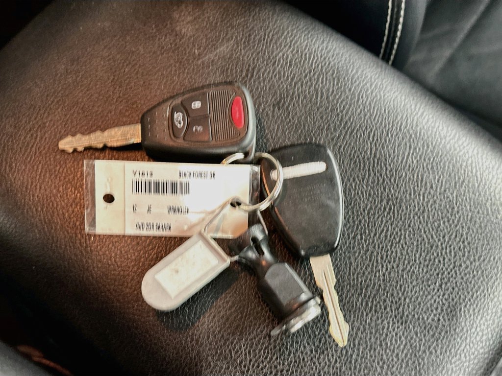 Used 2012 Jeep Wrangler Sahara w/ Connectivity Group AWD/4WD image 30