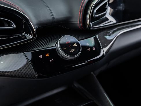 Used 2025 Ferrari Purosangue image 34