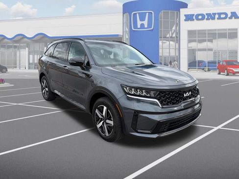 Used 2023 Kia Sorento S image 1