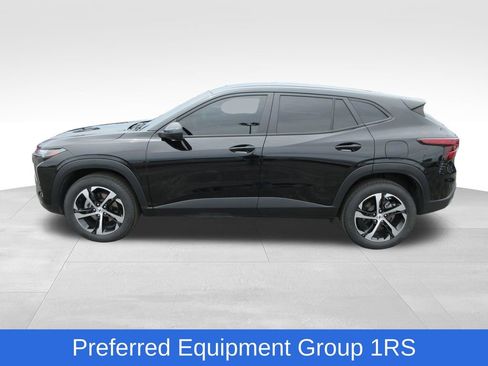 Certified 2025 Chevrolet Trax RS w/ Driver Confidence Package FWD image 2