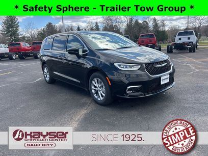 New 2026 Chrysler Pacifica Limited w/ Trailer Tow Group