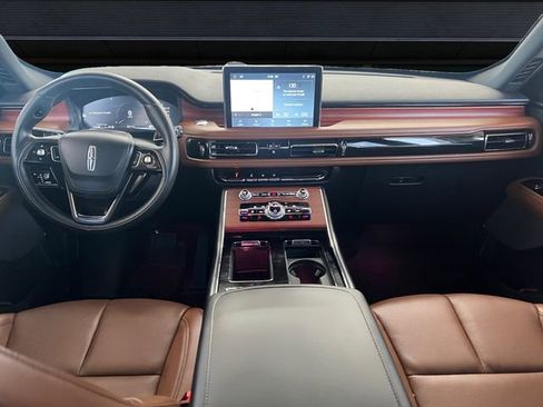 Used 2023 Lincoln Aviator Grand Touring image 10
