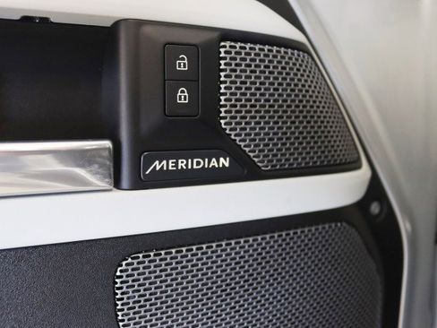 Used 2020 Land Rover Defender 110 First Edition image 36