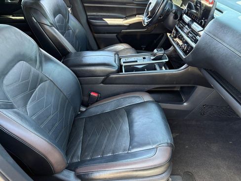 Used 2022 Nissan Pathfinder Platinum w/ Cargo Package FWD image 19