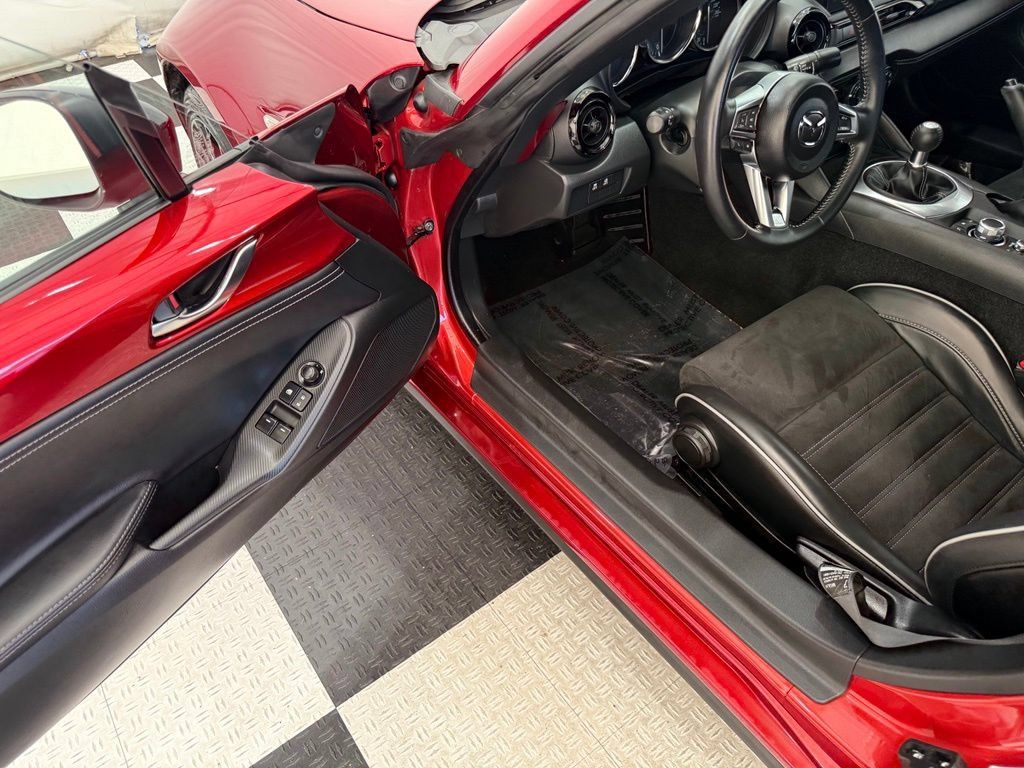 Used 2022 MAZDA MX-5 Miata Club RWD image 23