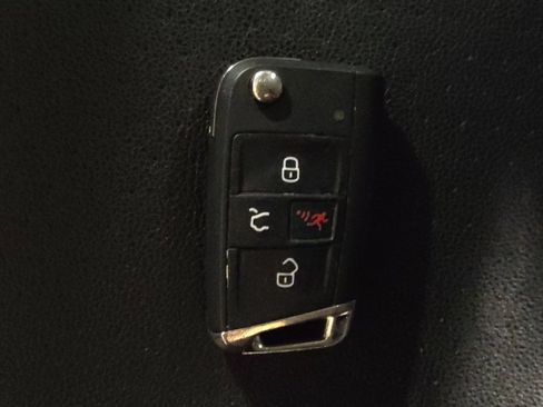Used 2021 Volkswagen Tiguan SE w/ Panoramic Sunroof Package FWD image 32