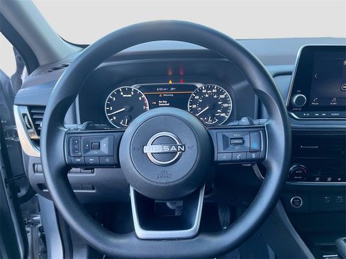 Used 2022 Nissan Rogue SV image 10