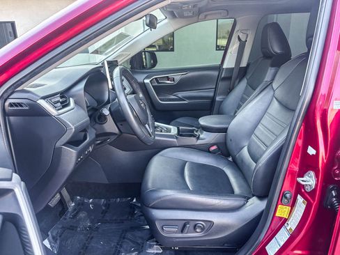 Used 2021 Toyota RAV4 XLE Premium AWD/4WD image 20