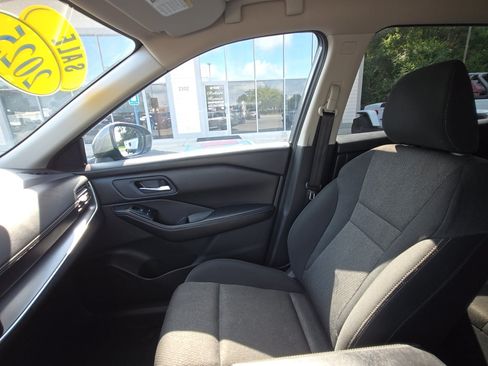 Used 2025 Nissan Rogue SV AWD/4WD image 21
