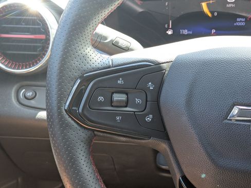 Used 2025 Chevrolet Trax RS w/ Sunroof Package FWD image 21