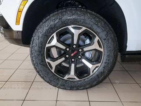 New 2026 GMC Yukon XL AT4 w/ AT4 Premium Plus Package AWD/4WD image 40