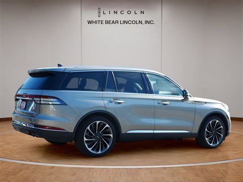 Used 2023 Lincoln Aviator Reserve w/ Equipment Group 201A image 9