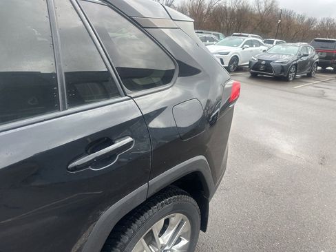 Used 2020 Toyota RAV4 XLE Premium image 7