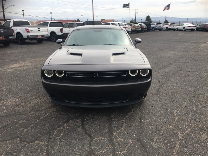 Used 2016 Dodge Challenger SXT w/ Driver Convenience Group RWD image 2