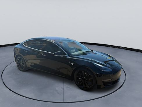 Used 2019 Tesla Model 3 Mid Range RWD image 5