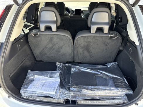 New 2026 Volvo XC90 B5 Plus image 17