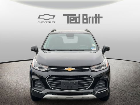 Certified 2022 Chevrolet Trax LT w/ LT Convenience Package image 2