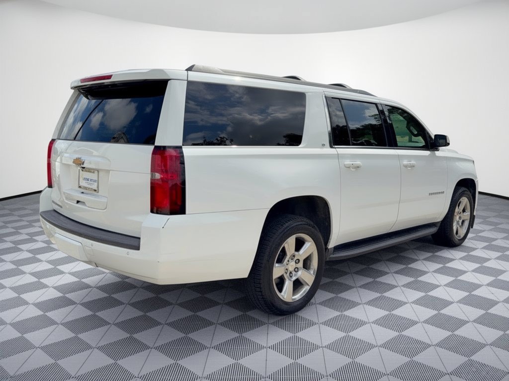 Used 2020 Chevrolet Suburban LT w/ Luxury Package RWD image 9