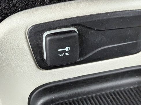 Used 2024 Chrysler Pacifica Touring-L image 23