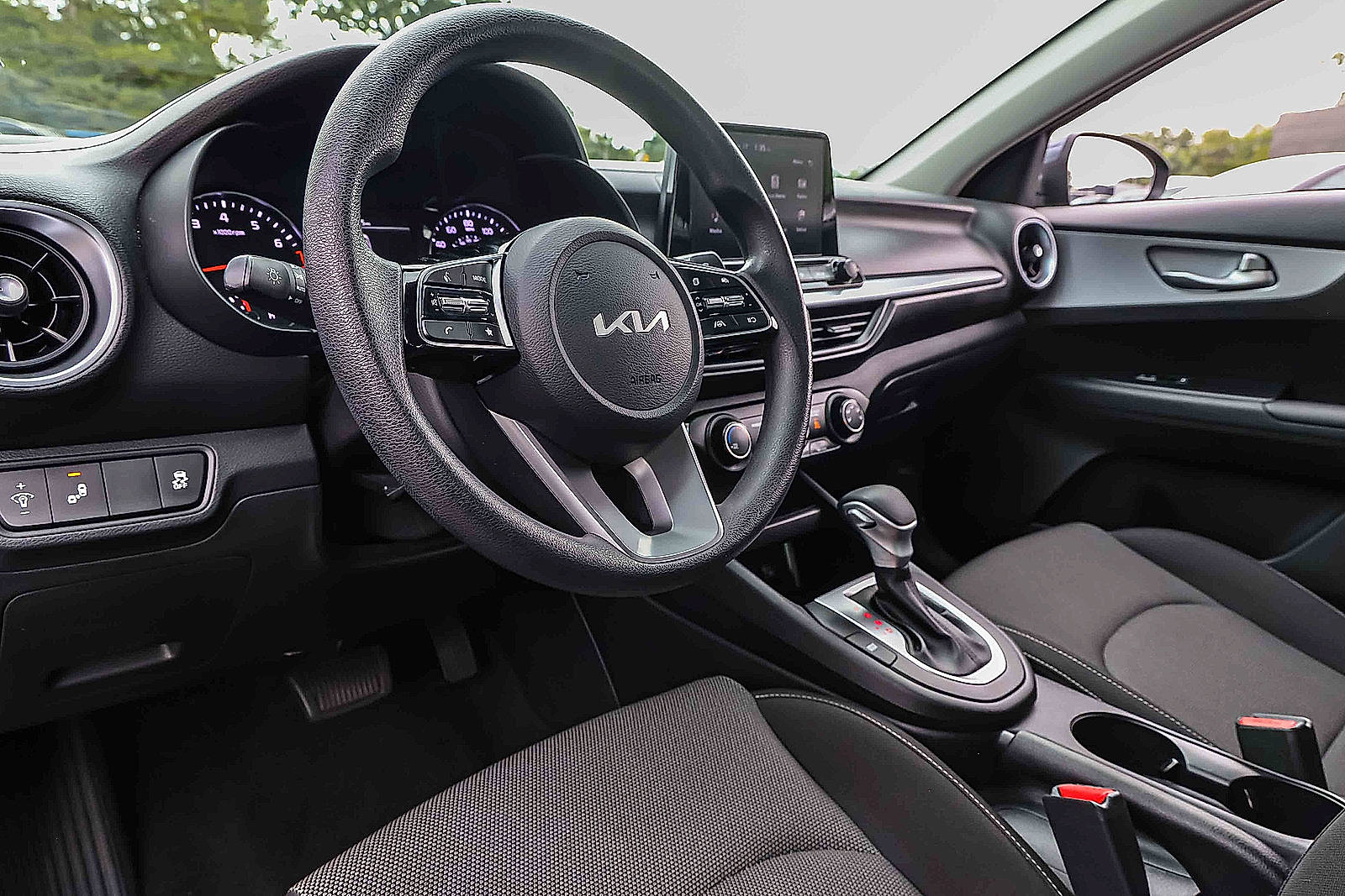Certified 2024 Kia Forte LXS w/ LXS Technology Package FWD image 7