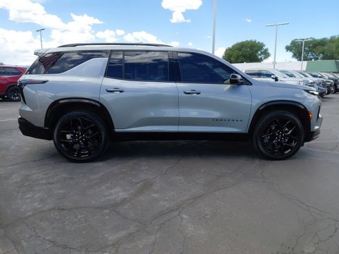 Used 2025 Chevrolet Traverse RS w/ LPO, Floor Liner Package AWD/4WD image 3