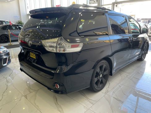 Used 2015 Toyota Sienna SE Premium image 6