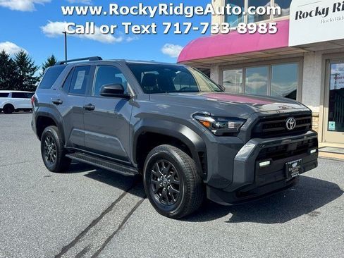 Used 2025 Toyota 4Runner SR5 AWD/4WD image 9