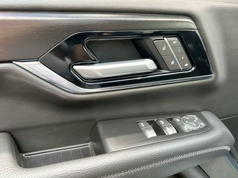 Certified 2025 GMC Yukon XL Denali w/ Sun & Power Step Package image 13