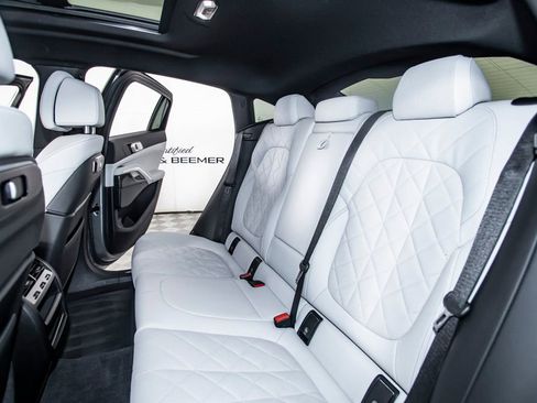 Used 2025 BMW X6 xDrive40i w/ Premium Package image 16