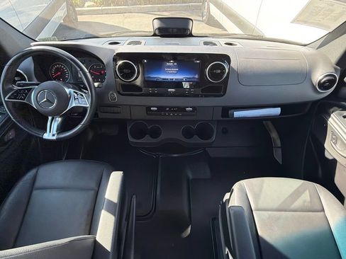 Used 2025 Mercedes-Benz Sprinter 2500 image 15