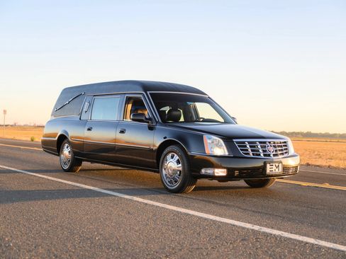Used 2009 Cadillac DTS Hearse FWD image 70
